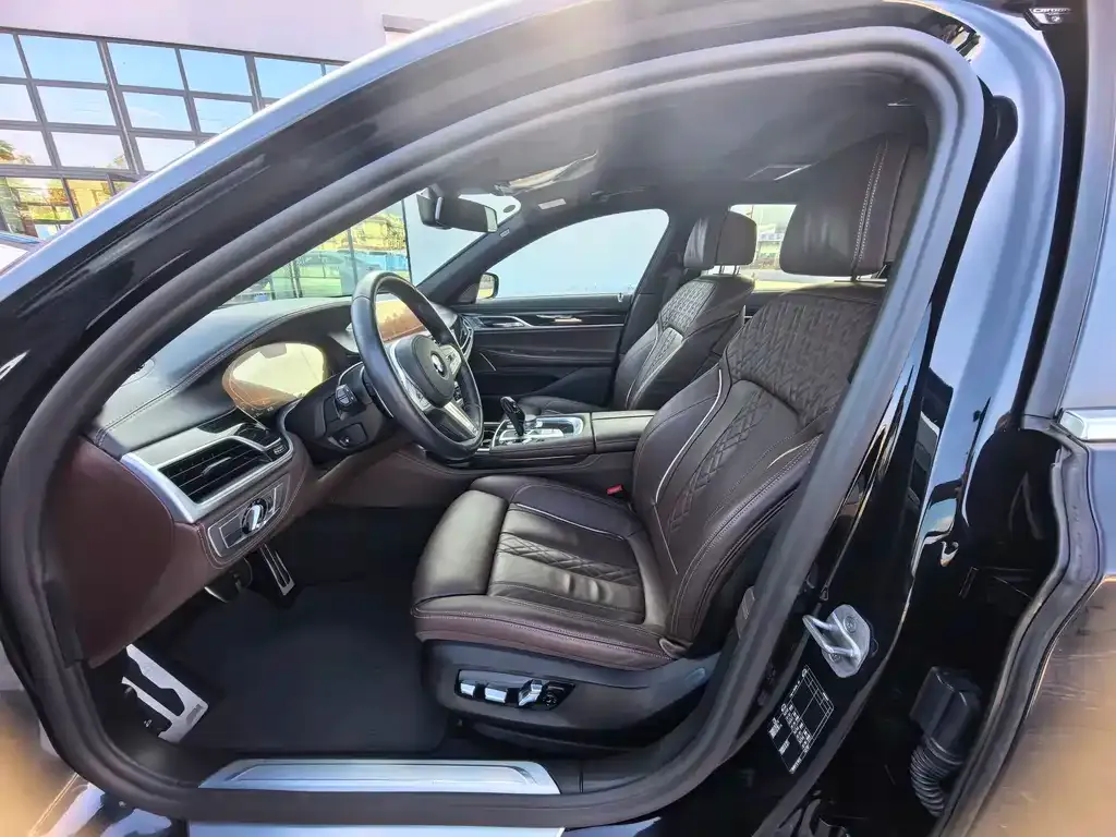 BMW 7 Series 2022 из CN, фото 8