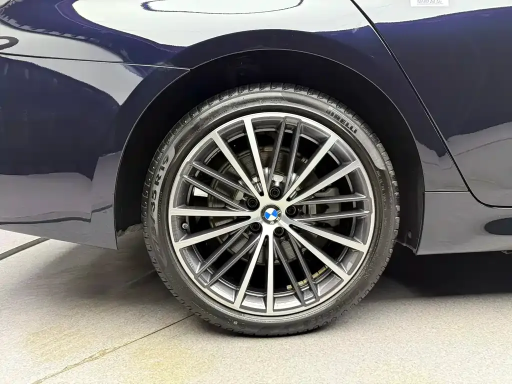 BMW 5 Series 2023 из CN, фото 10