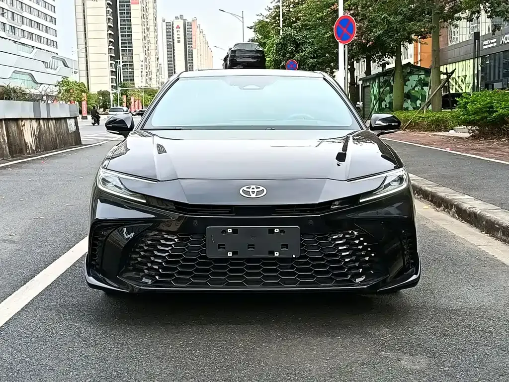 Toyota Camry 2024 из CN, фото 2
