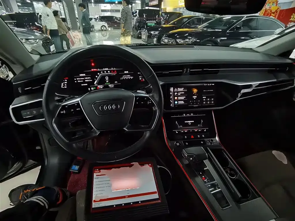 Audi A7L 2023 из CN, фото 10