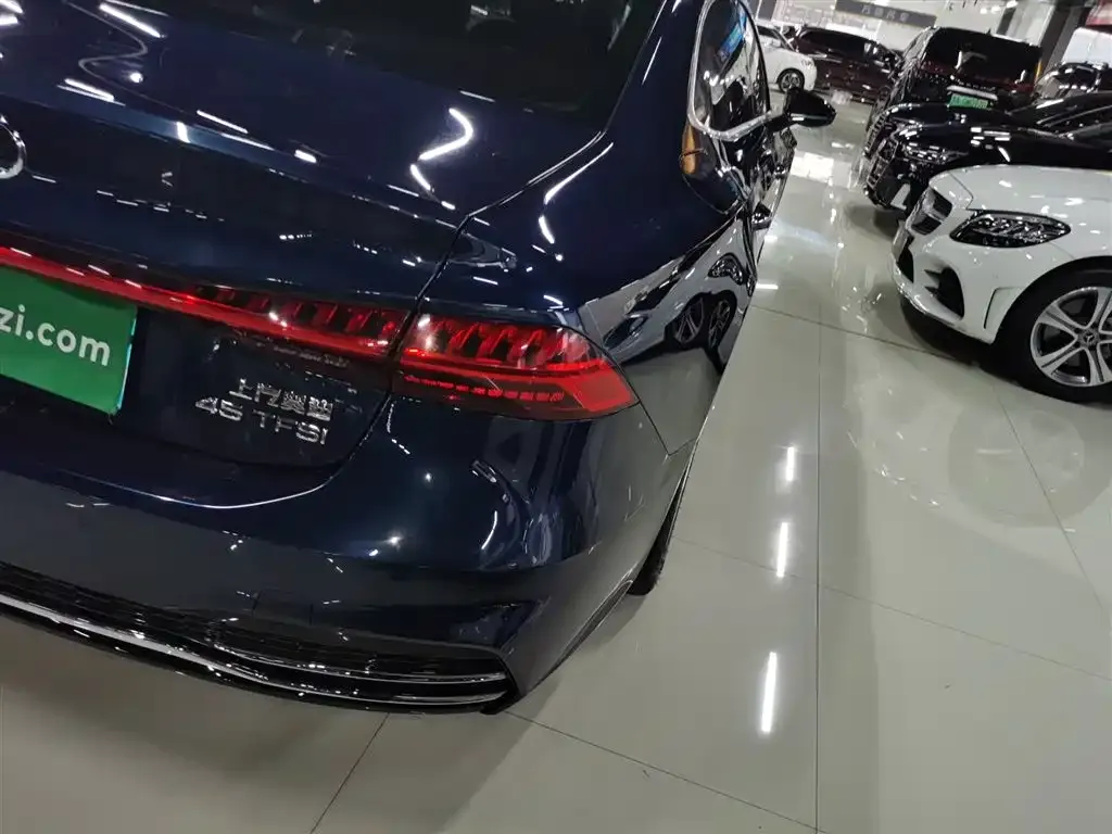 Audi A7L 2023 из CN, фото 8