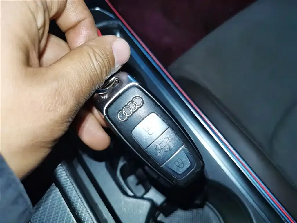 Audi A7L 2023 из CN, фото 9