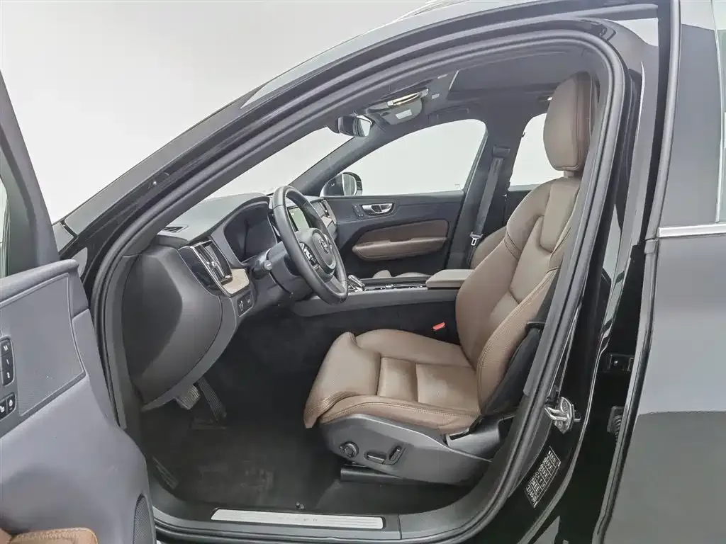 Volvo XC60 2021 из CN, фото 10