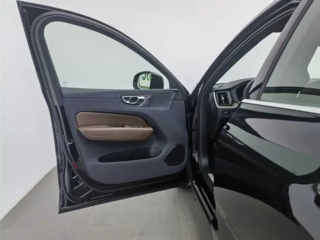 Volvo XC60 2021 из CN, фото 8