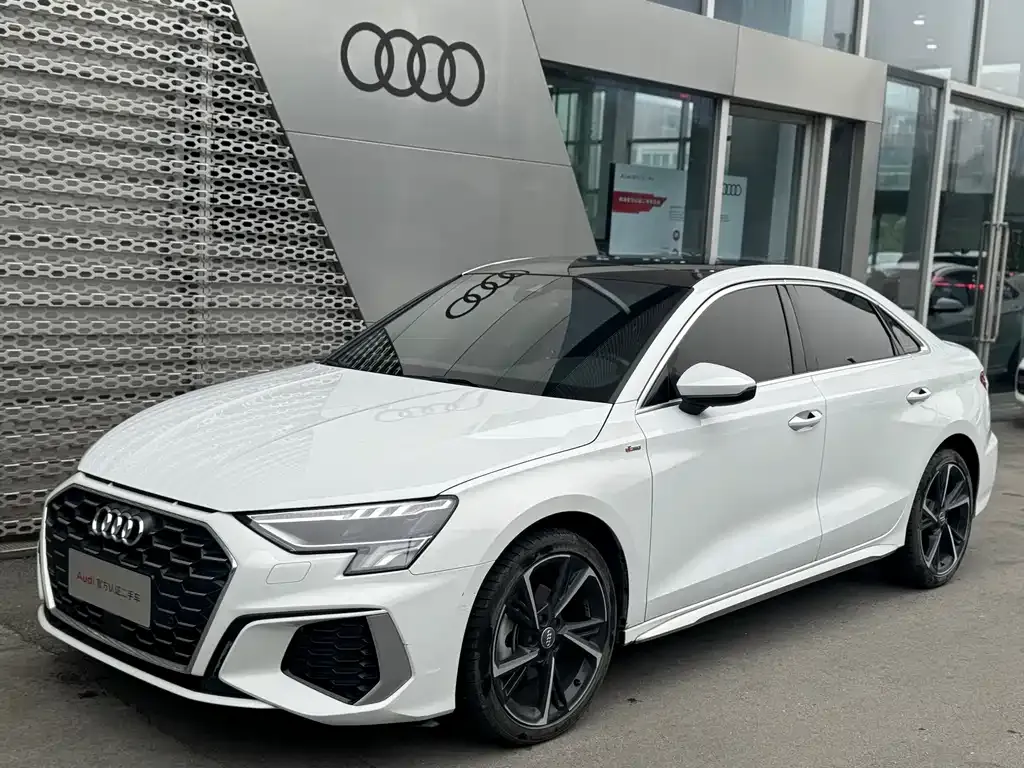 Audi A3 — фото 1