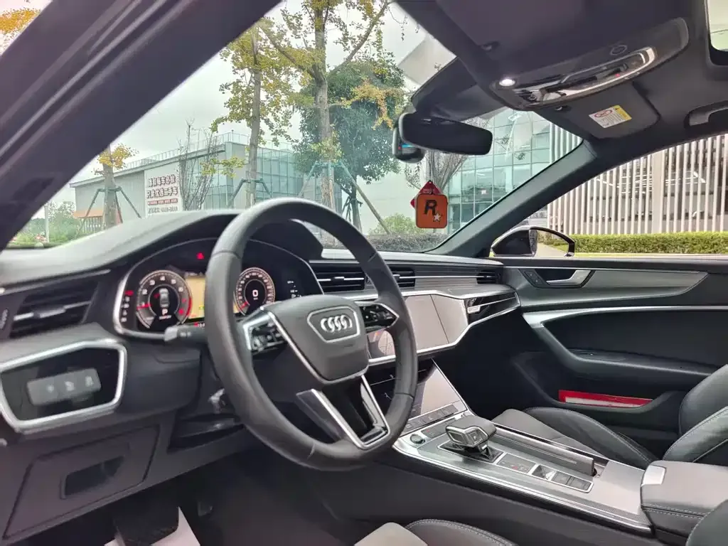 Audi A6L 2021 из CN, фото 9
