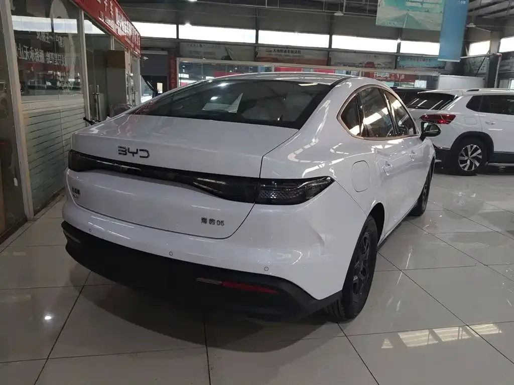 BYD Seal 05 DM-i — фото 7