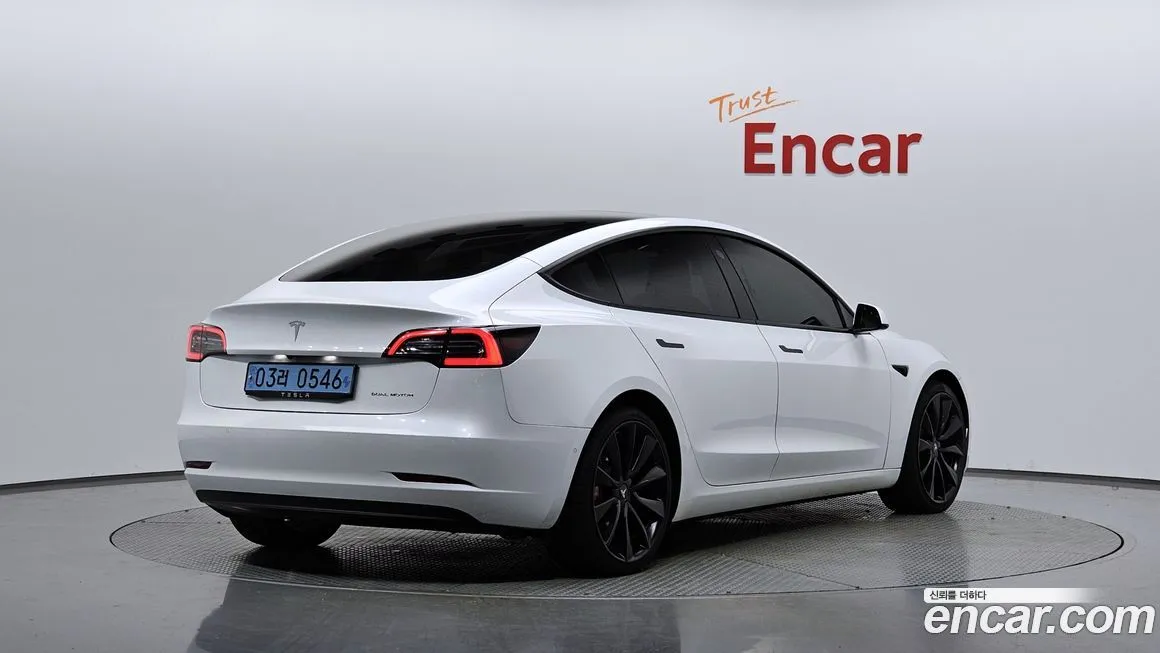 Tesla Model 3 — фото 2