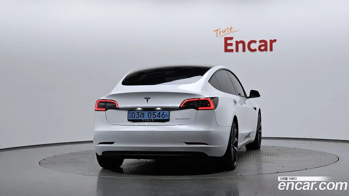 Tesla Model 3 — фото 4