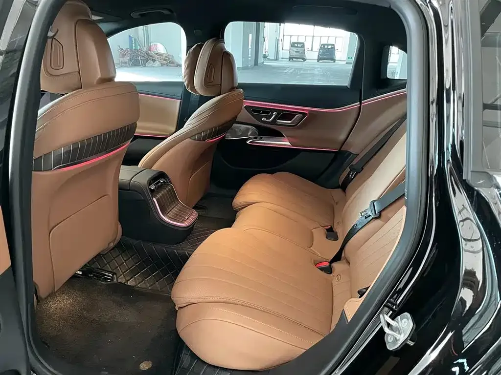 Mercedes-Benz E-Class — фото 9