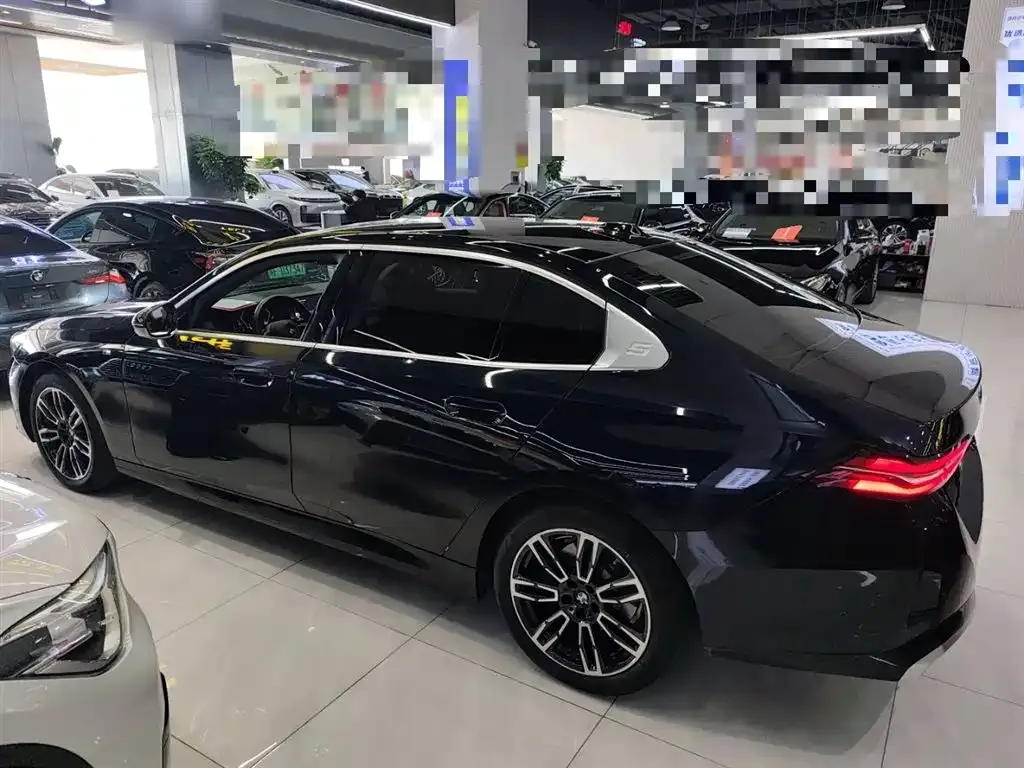 BMW 5 Series 2024 из CN, фото 5