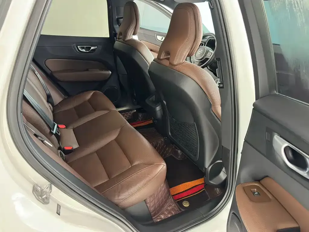 Volvo XC60 2021 из CN, фото 5