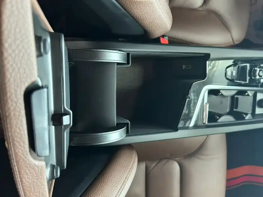 Volvo XC60 2021 из CN, фото 8