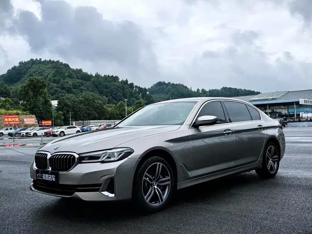 BMW 5 Series — фото 1
