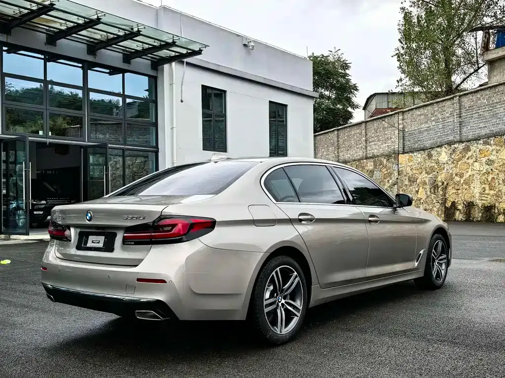 BMW 5 Series — фото 9