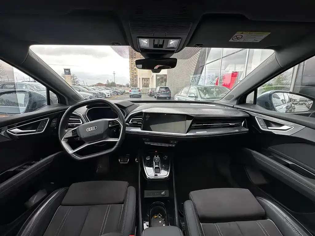 Audi Q4 e-tron — фото 10