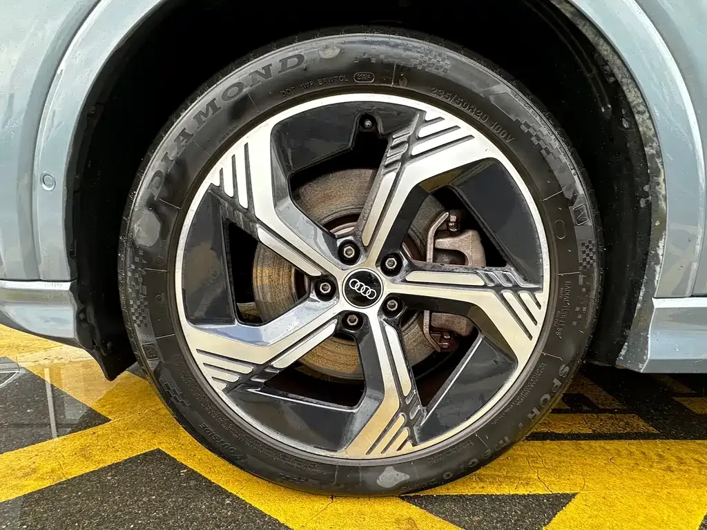 Audi Q4 e-tron — фото 2