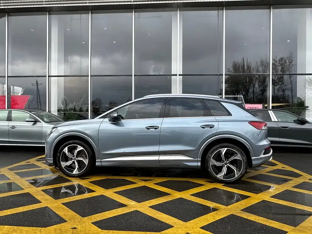 Audi Q4 e-tron — фото 4