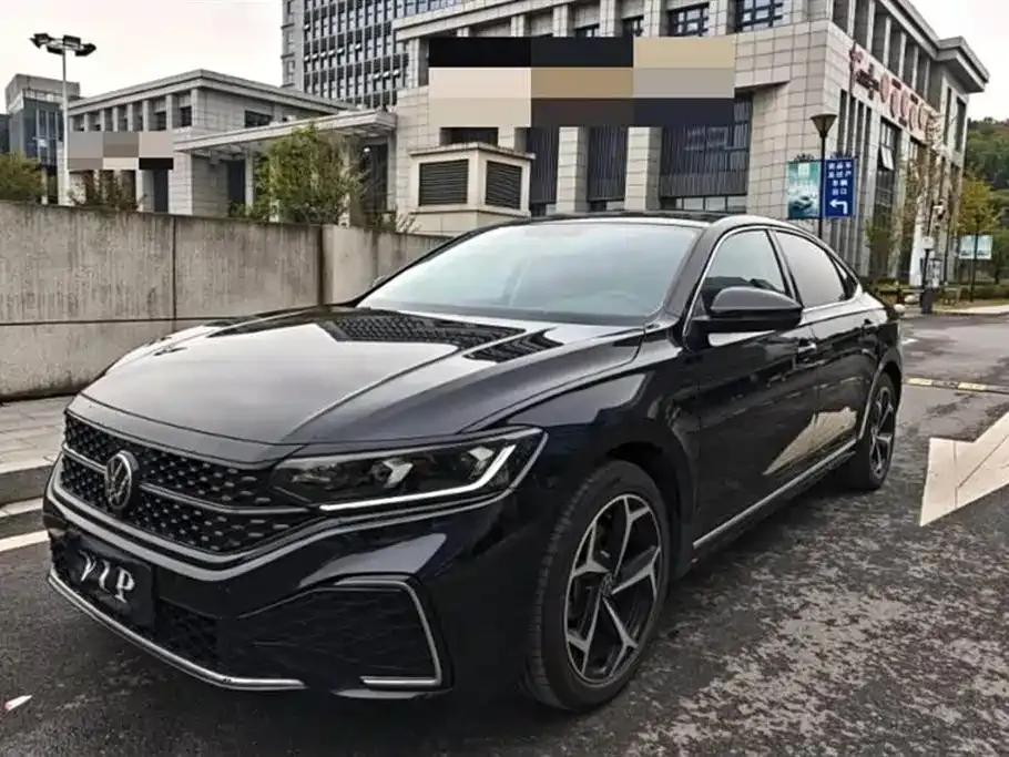 Volkswagen Passat — фото 1