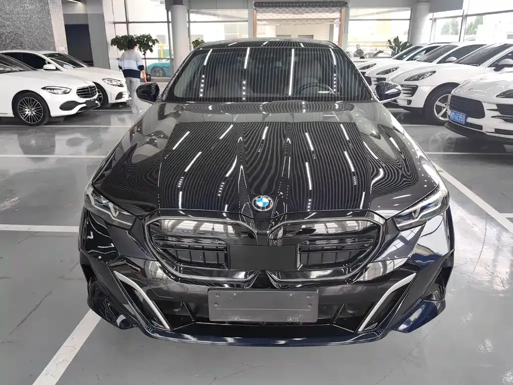 BMW 5 Series 2024 из CN, фото 2