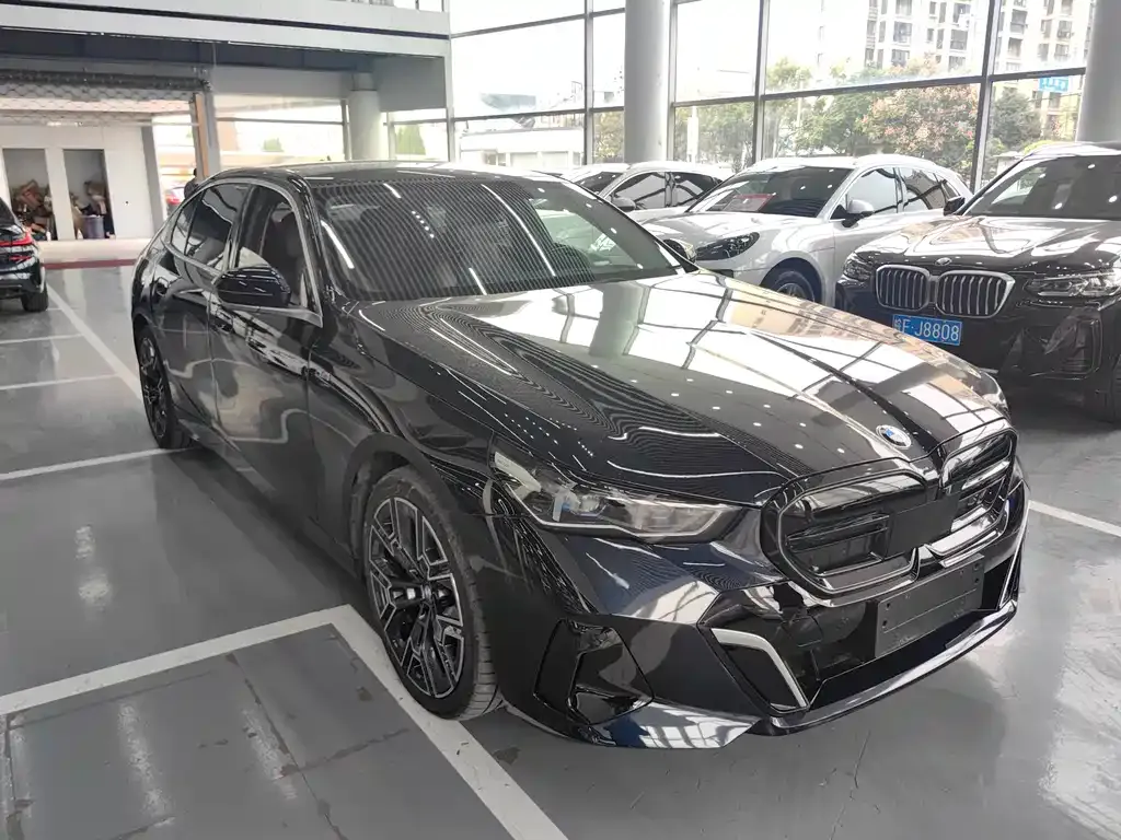 BMW 5 Series 2024 из CN, фото 3