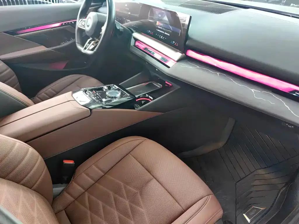 BMW 5 Series 2024 из CN, фото 7