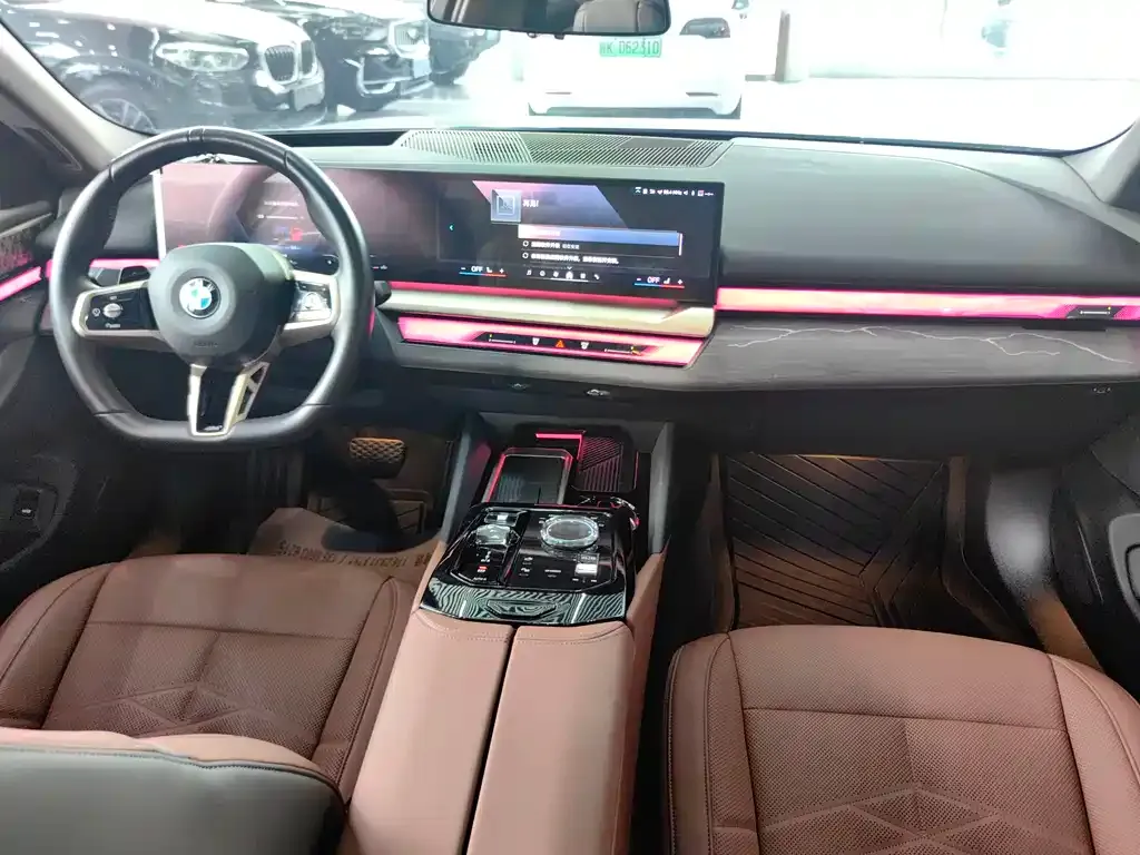 BMW 5 Series 2024 из CN, фото 9