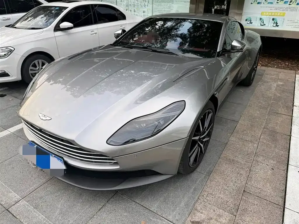 Aston Martin DB11 2023 из CN, фото 1