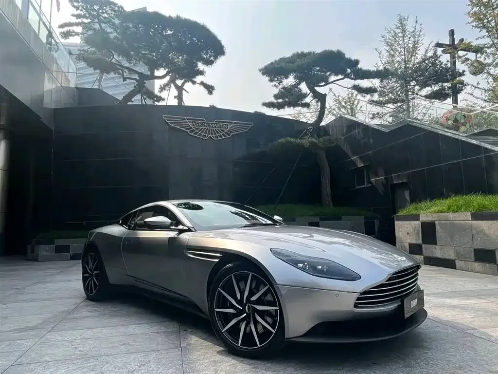 Aston Martin DB11 2023 из CN, фото 2