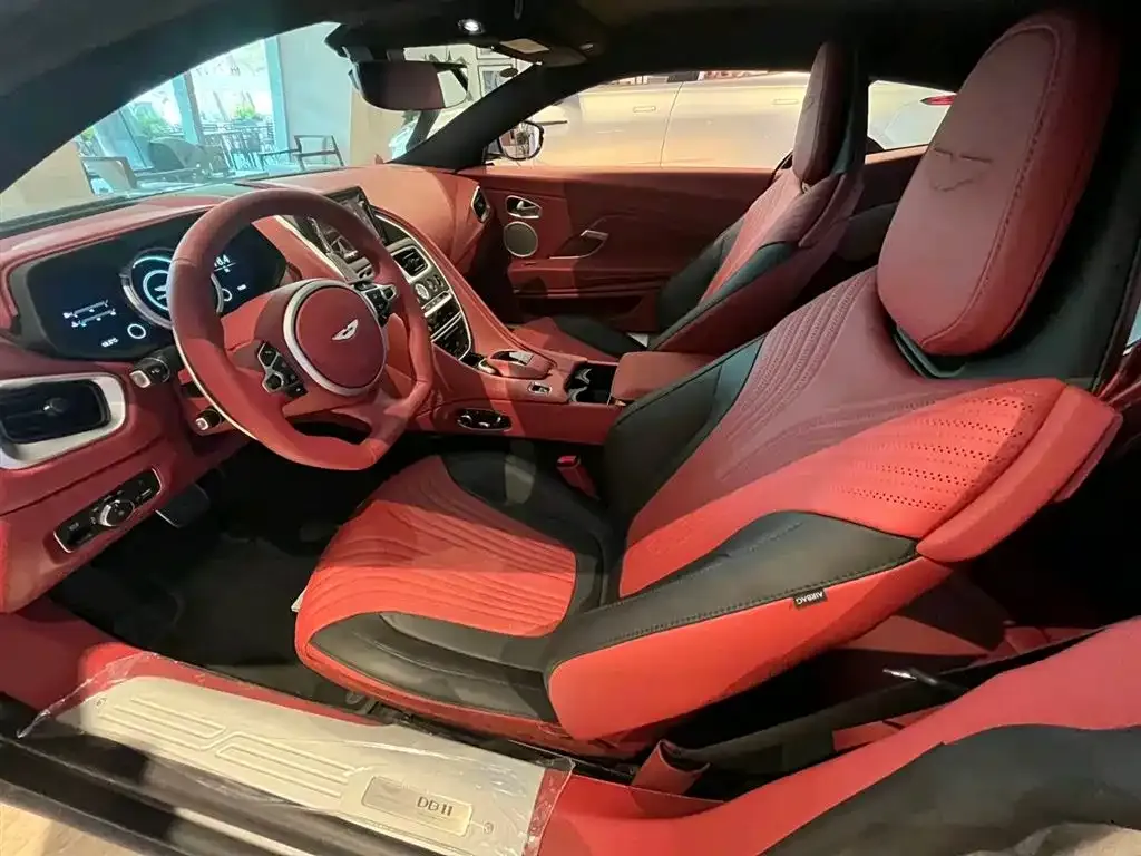 Aston Martin DB11 2023 из CN, фото 5