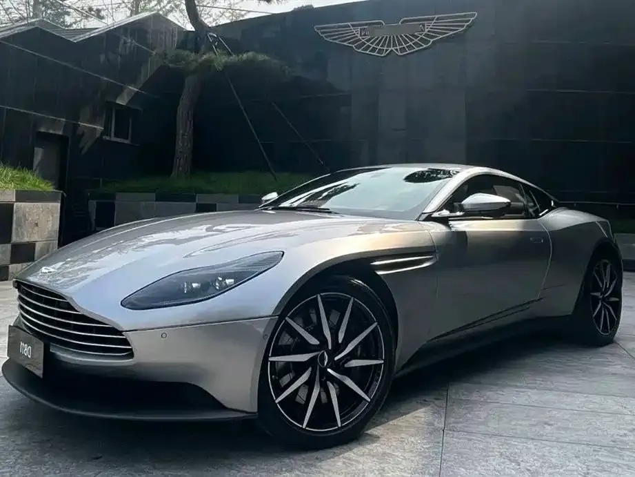 Aston Martin DB11 2023 из CN, фото 7