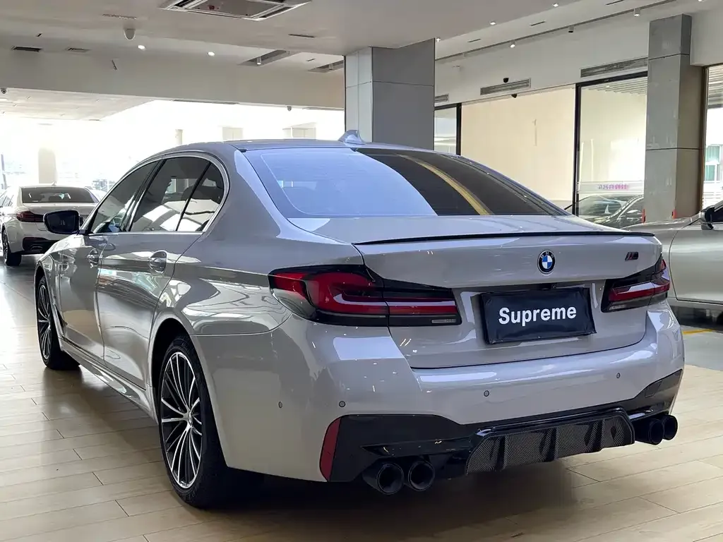 BMW 5 Series 2021 из CN, фото 9