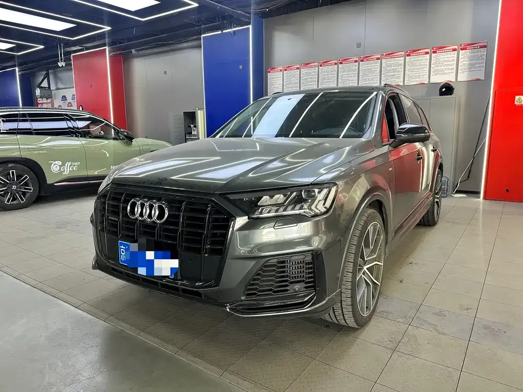Audi Q7 — фото 1
