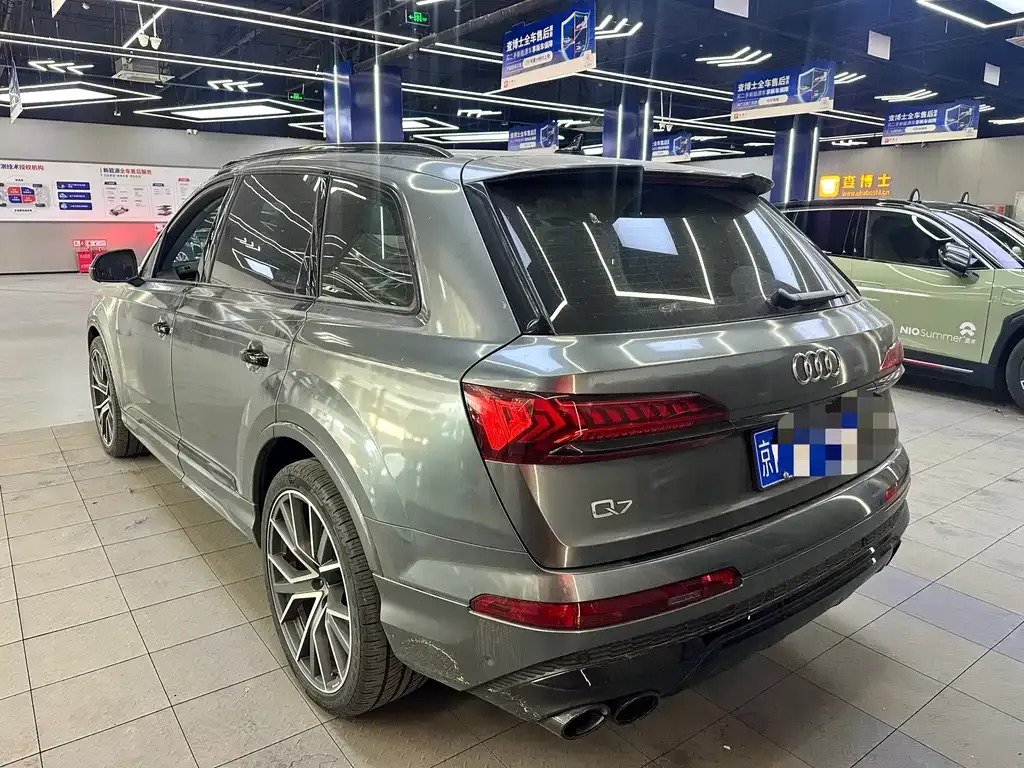 Audi Q7 — фото 10