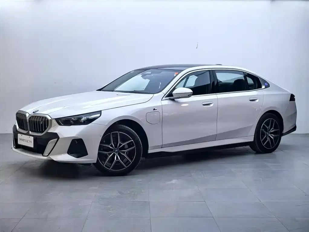 BMW i5 — фото 1