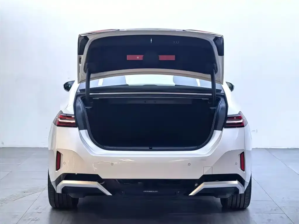 BMW i5 — фото 6