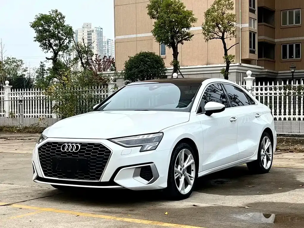 Audi A3 — фото 1
