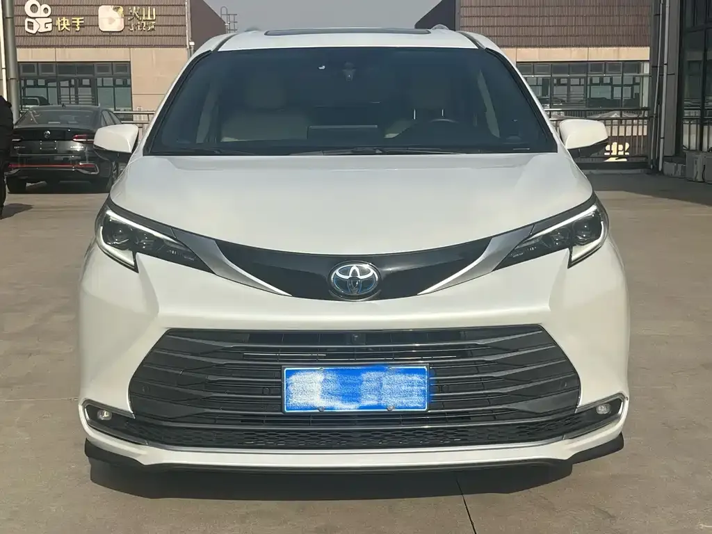 Toyota Sienna — фото 2