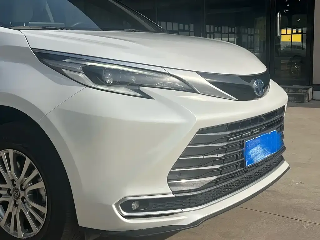 Toyota Sienna — фото 6