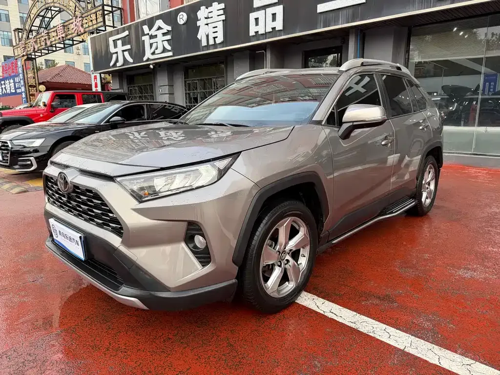 Toyota RAV4 — фото 2
