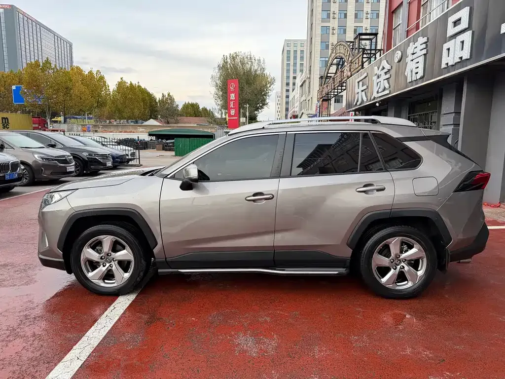 Toyota RAV4 — фото 3
