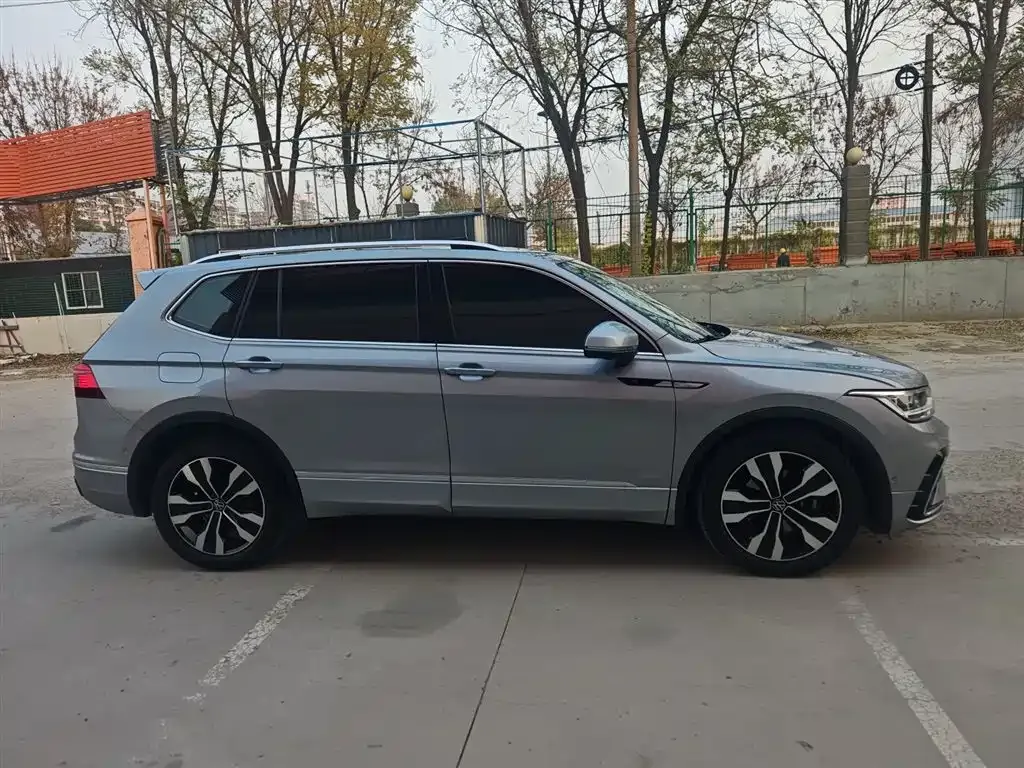 Volkswagen Tiguan L — фото 4