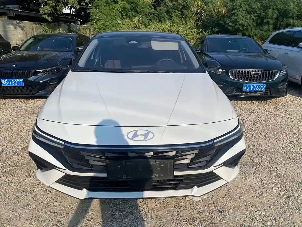 Hyundai Elantra — фото 2