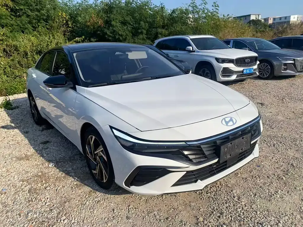 Hyundai Elantra — фото 3