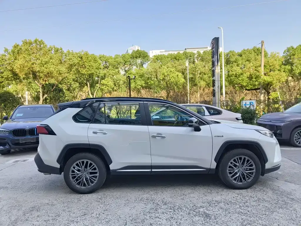 Toyota Wildlander 2023 из CN, фото 4
