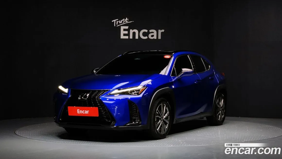 Lexus UX — фото 1