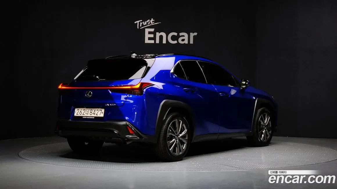 Lexus UX — фото 2