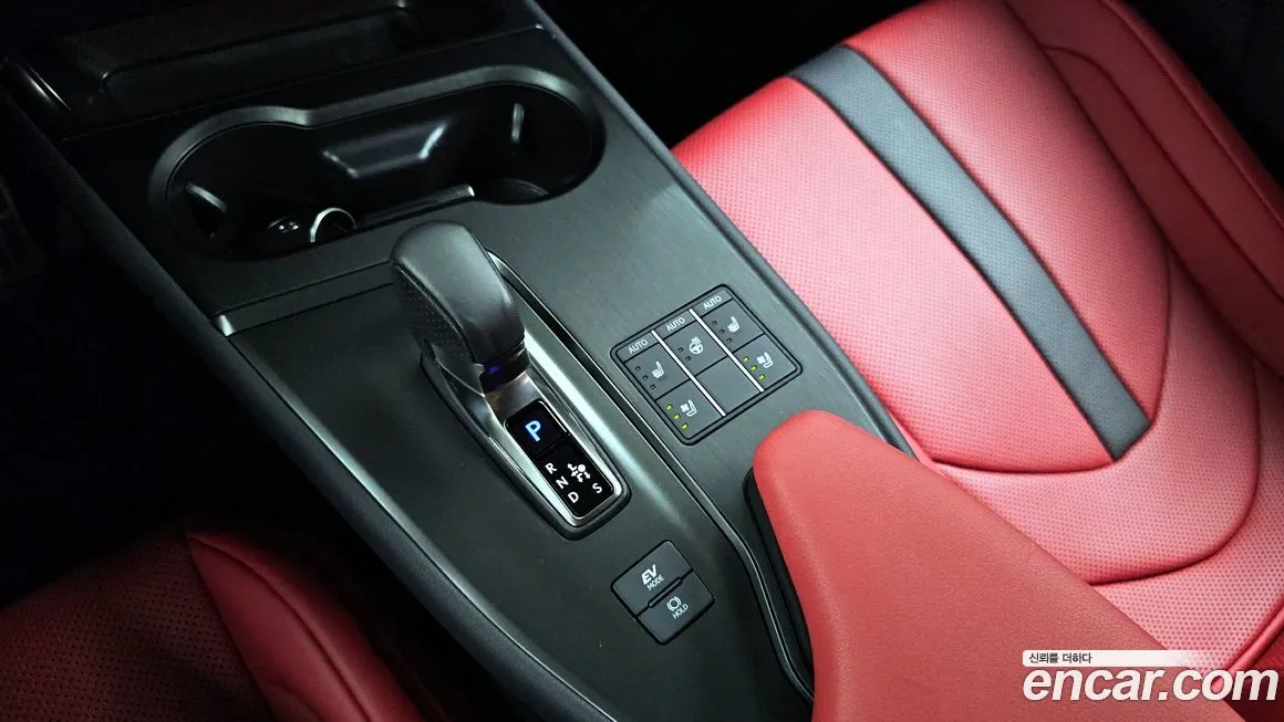 Lexus UX — фото 9