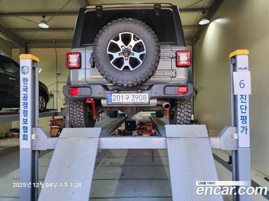 Jeep Wrangler — фото 2