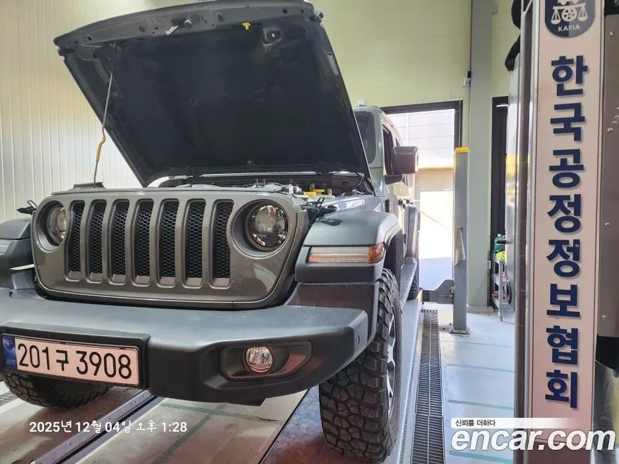 Jeep Wrangler — фото 1